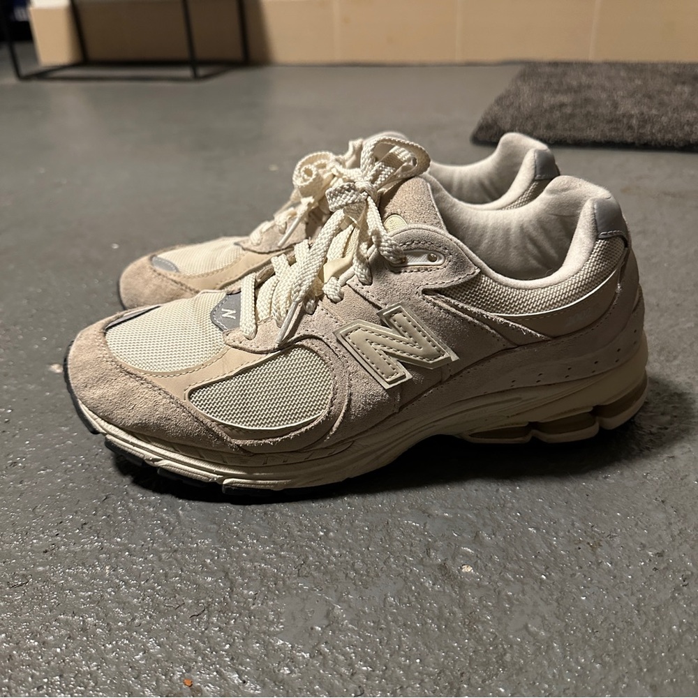 New Balance Beige 2002R Sneakers